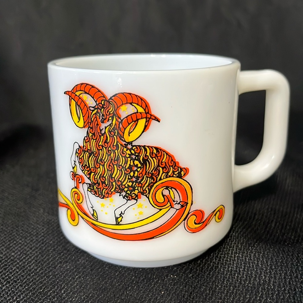 VINTAGE 1976 KMA Zodiac Aries Milk Glass Mug